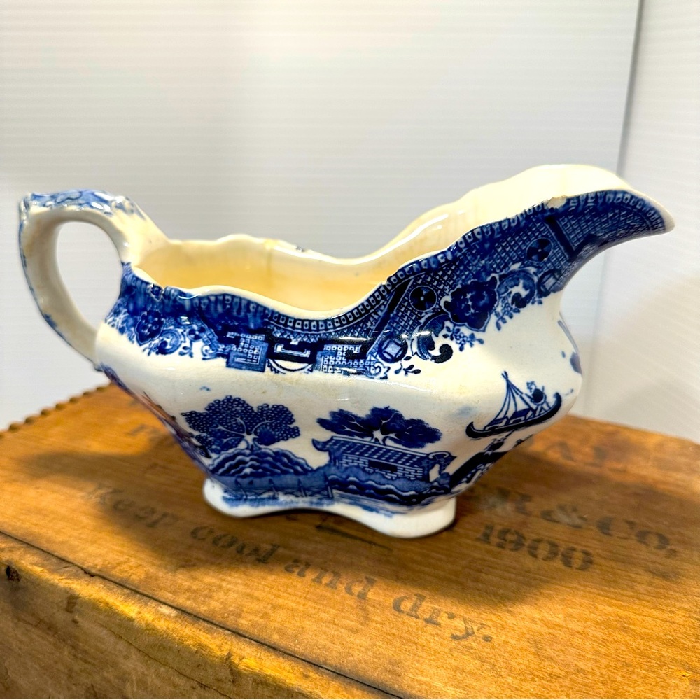 Buffalo Pottery Blue Willow Gravy Boat- Antique Semi-vitreous 1911